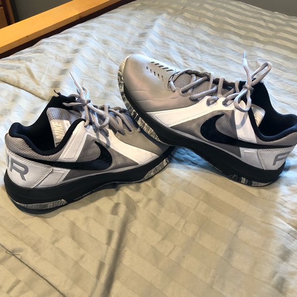 nike men's air mavin low basketball shoe